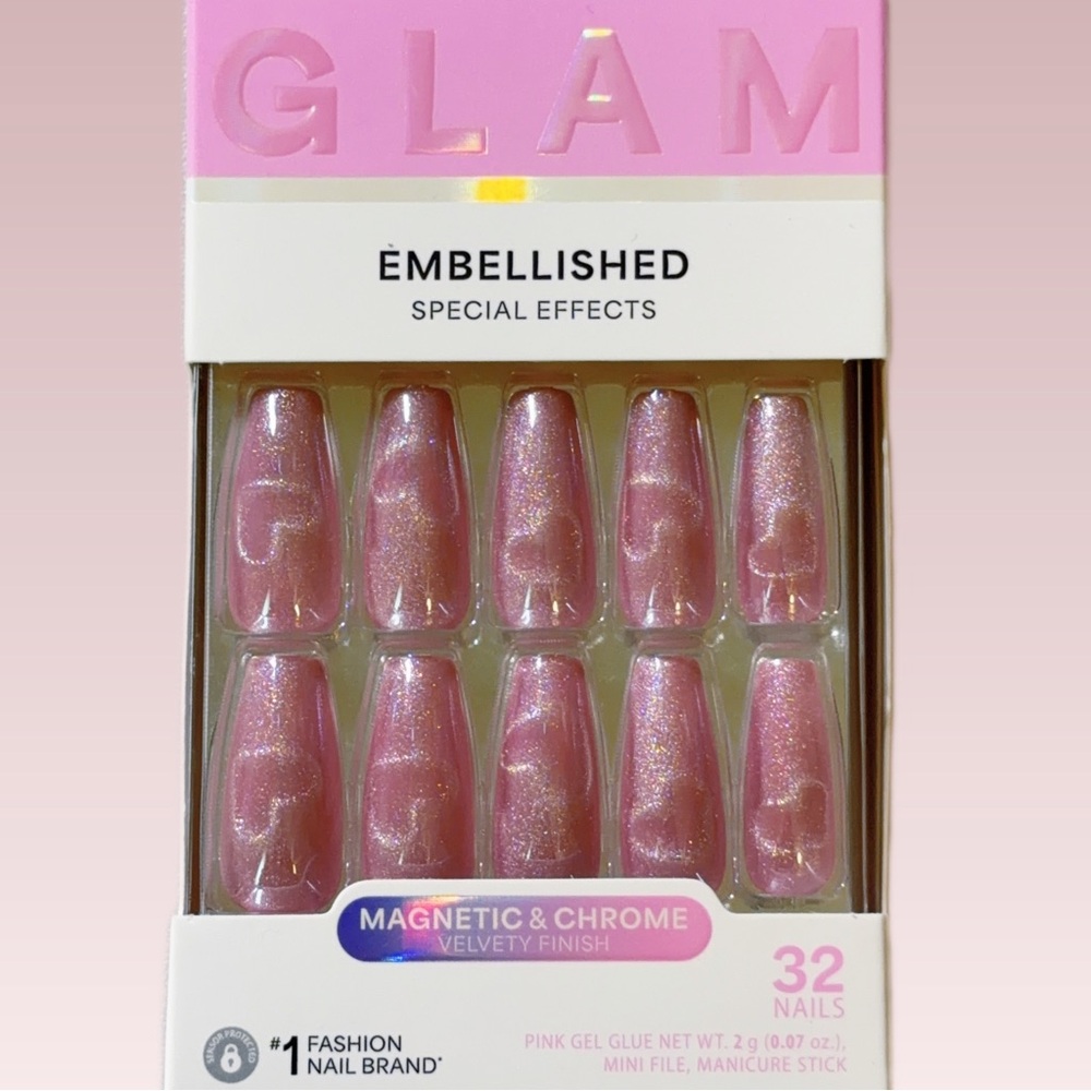 KISS GLAM Pink Heart Embellished Nails